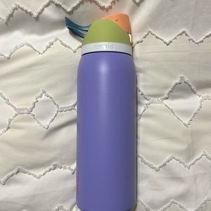 Owala FreeSip Insulated Stainless Steel Water Bottle 40 Oz, Retro Boardwalk